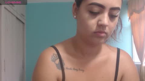 Snapshot of couple_sexandlove chatting on December 17, 2025, 12:55 pm ALEJANDRO Y EMILY online show from December 17, 2025, 12:55 pm