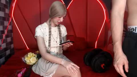 MIA LIZ AND SAM online show from September 22, 2025, 8:11 pm