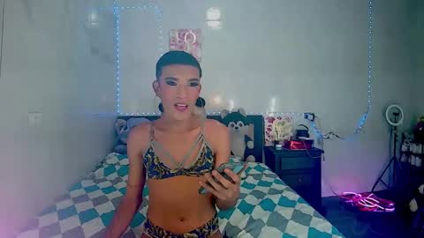 ALEXA  KIM online show from November 4, 2025, 7:02 pm
