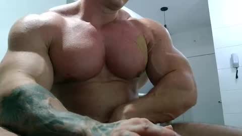 couplemuscle40 online show from October 6, 2025, 1:36 am
