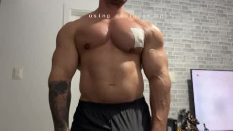 couplemuscle40 online show from November 11, 2025, 1:27 am