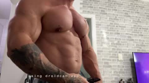 Snapshot of couplemuscle40 chatting on March 11, 2026, 6:03 pm couplemuscle40 online show from March 11, 2026, 6:03 pm