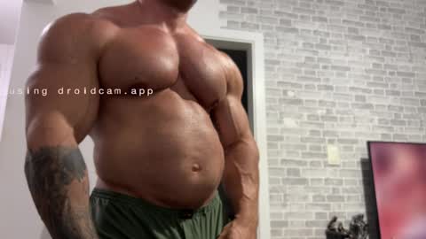 Snapshot of couplemuscle40 chatting on March 17, 2026, 2:16 am couplemuscle40 online show from March 17, 2026, 2:16 am