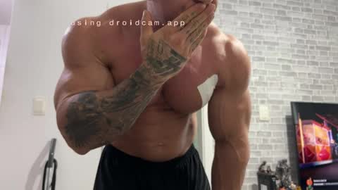 Snapshot of couplemuscle40 chatting on March 25, 2026, 6:14 pm couplemuscle40 online show from March 25, 2026, 6:14 pm