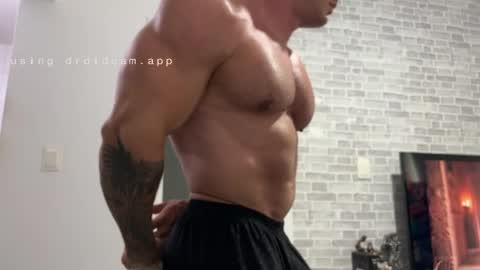 Snapshot of couplemuscle40 chatting on April 7, 2026, 5:57 pm couplemuscle40 online show from April 7, 2026, 5:57 pm