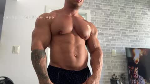 Snapshot of couplemuscle40 chatting on April 9, 2026, 12:54 pm couplemuscle40 online show from April 9, 2026, 12:54 pm