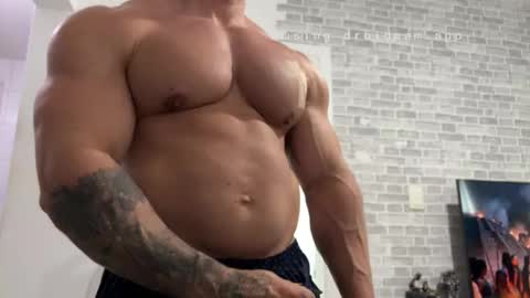 Snapshot of couplemuscle40 chatting on April 14, 2026, 2:12 pm couplemuscle40 online show from April 14, 2026, 2:12 pm