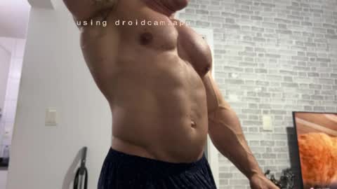 Snapshot of couplemuscle40 chatting on April 15, 2026, 2:40 am couplemuscle40 online show from April 15, 2026, 2:40 am