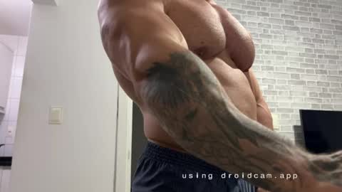 Snapshot of couplemuscle40 chatting on May 4, 2026, 11:56 pm couplemuscle40 online show from May 4, 2026, 11:56 pm