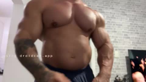 Snapshot of couplemuscle40 chatting on May 9, 2026, 3:50 pm couplemuscle40 online show from May 9, 2026, 3:50 pm