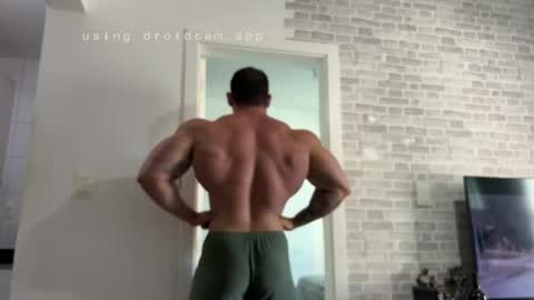 Snapshot of couplemuscle40 chatting on May 14, 2026, 1:29 pm couplemuscle40 online show from May 14, 2026, 1:29 pm