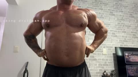 Snapshot of couplemuscle40 chatting on May 19, 2026, 4:57 pm couplemuscle40 online show from May 19, 2026, 4:57 pm