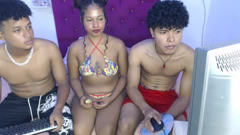 Snapshot of couples_nasty chatting on September 12, 2025, 3:28 am ANDRES SOFHIA Y CAMILO online show from September 12, 2025, 3:28 am