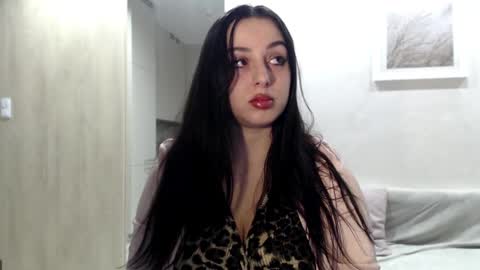 Courtney online show from December 1, 2025, 3:17 pm