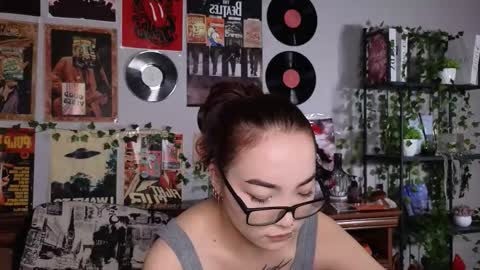 Yuna online show from November 18, 2025, 8:13 pm