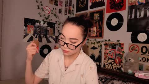 Yuna online show from November 30, 2025, 8:57 pm