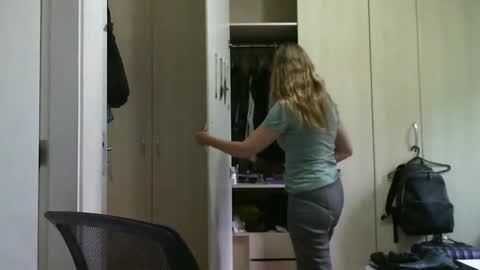 Anny online show from January 29, 2025, 2:10 pm