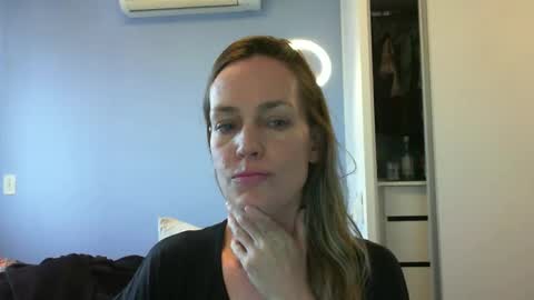 Anny online show from October 28, 2025, 10:19 am