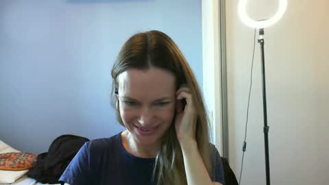 Anny online show from November 5, 2025, 10:59 am