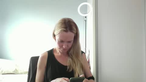 Anny online show from February 18, 2026, 6:59 pm