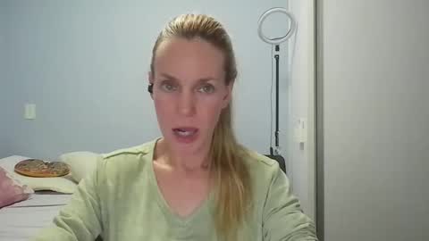 Anny online show from April 20, 2026, 12:13 am