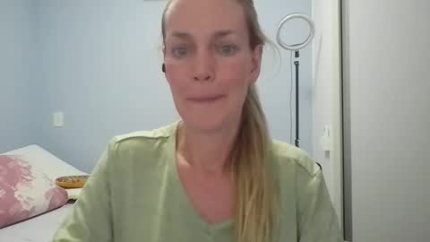 Anny online show from April 22, 2026, 12:24 am