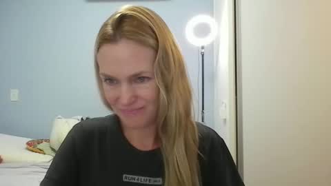 Anny online show from April 22, 2026, 12:28 pm