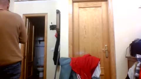 crazyboy44412345 online show from September 27, 2025, 5:23 am