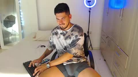 Snapshot of crazyybull chatting on November 4, 2025, 4:50 pm Bull online show from November 4, 2025, 4:50 pm