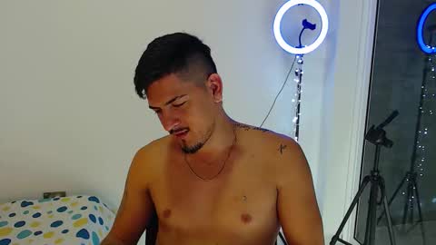 Snapshot of crazyybull chatting on December 5, 2025, 3:26 am Bull online show from December 5, 2025, 3:26 am