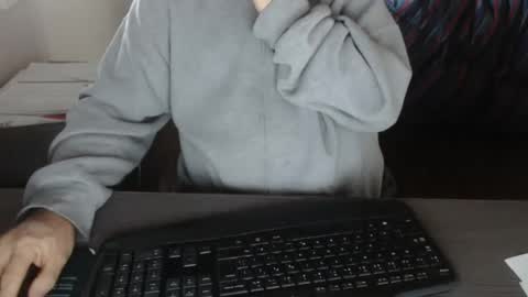 Creamormilk online show from October 6, 2025, 11:40 am