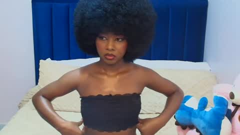 Snapshot of creamybabee chatting on June 18, 2026, 12:22 am queen online show from June 18, 2026, 12:22 am