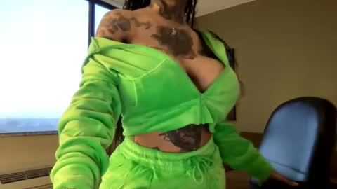 CreamyExotica online show from December 28, 2024, 1:17 pm