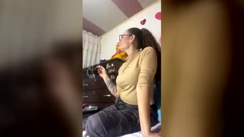 Snapshot of crespavale chatting on March 19, 2026, 5:28 pm crespavale online show from March 19, 2026, 5:28 pm