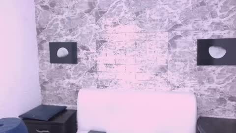 CriisBrown  online show from November 18, 2025, 11:03 am