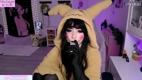 Snapshot of crimsonkitten chatting on June 15, 2026, 12:24 am Crimson Kitten online show from June 15, 2026, 12:24 am