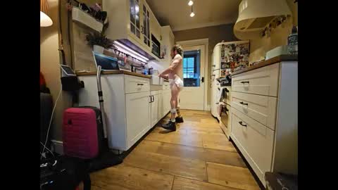 CrippledBottom online show from November 16, 2025, 3:06 pm