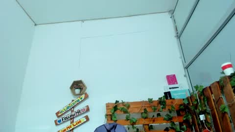 cris_dulce online show from April 16, 2026, 7:03 pm