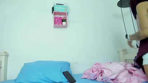 cris_dulce online show from April 22, 2026, 8:10 pm