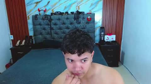 CRISANDMERY online show from March 11, 2026, 5:02 am