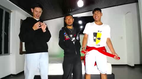 crismens online show from October 9, 2025, 11:41 am