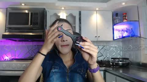 Snapshot of crisozzz chatting on April 25, 2026, 5:43 pm Cristina Onazis online show from April 25, 2026, 5:43 pm