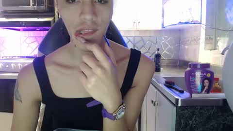 Snapshot of crisozzz chatting on April 26, 2026, 5:21 pm Cristina Onazis online show from April 26, 2026, 5:21 pm