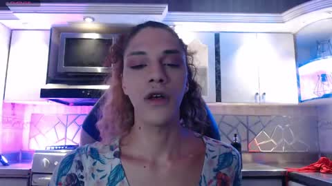 Snapshot of crisozzz chatting on May 4, 2026, 6:37 pm Cristina Onazis online show from May 4, 2026, 6:37 pm
