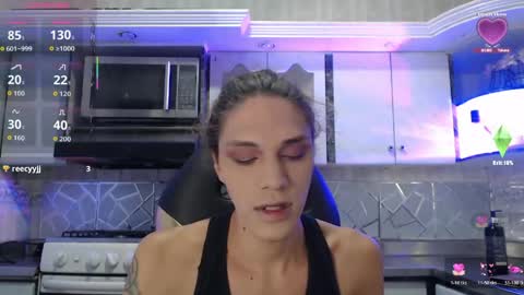 Snapshot of crisozzz chatting on May 9, 2026, 5:40 pm Cristina Onazis online show from May 9, 2026, 5:40 pm