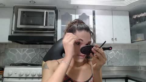 Snapshot of crisozzz chatting on May 24, 2026, 5:29 pm Cristina Onazis online show from May 24, 2026, 5:29 pm