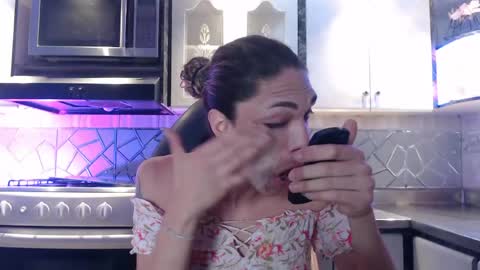 Snapshot of crisozzz chatting on May 25, 2026, 5:52 pm Cristina Onazis online show from May 25, 2026, 5:52 pm