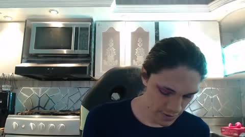 Snapshot of crisozzz chatting on May 29, 2026, 6:39 pm Cristina Onazis online show from May 29, 2026, 6:39 pm