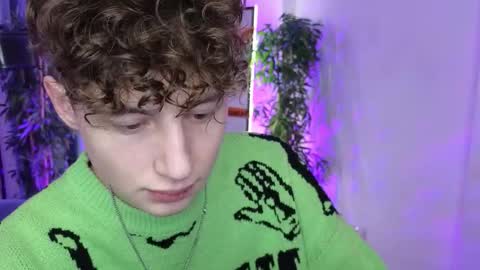 Chris online show from November 13, 2025, 3:33 pm