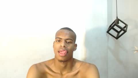 criss_zuri online show from October 16, 2025, 11:44 am